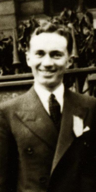 Gordon B. Hinckley, aos 24 anos